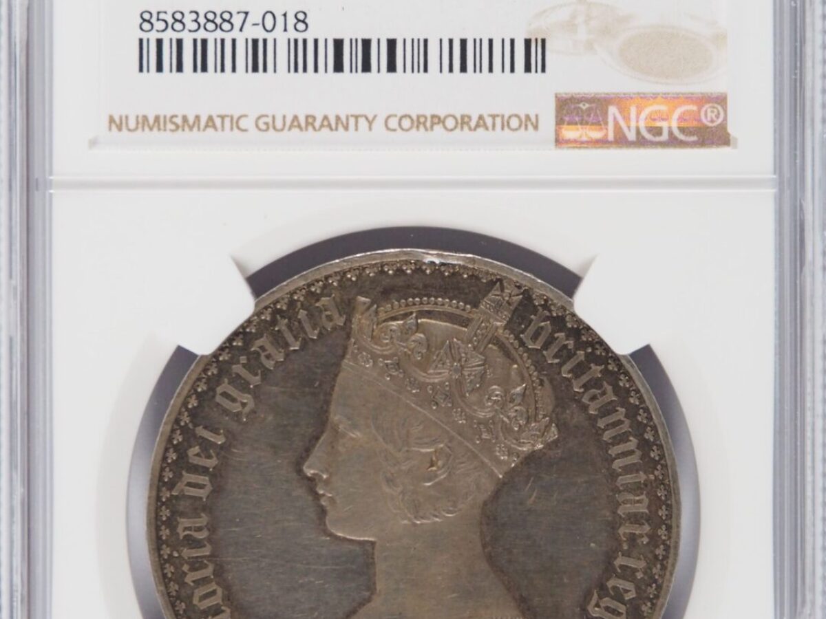 2014年ニウエ　ゴシック様式　アンティーク加工銀貨　3,333枚 2014年ニウエ ゴシック様式 アンティークフィニッシュ 銀貨